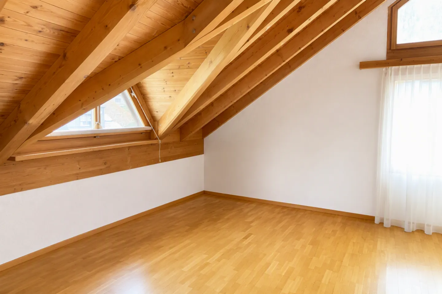 Charming 4.5-room attic apartment in Werdenberg - Photo 4 of 10