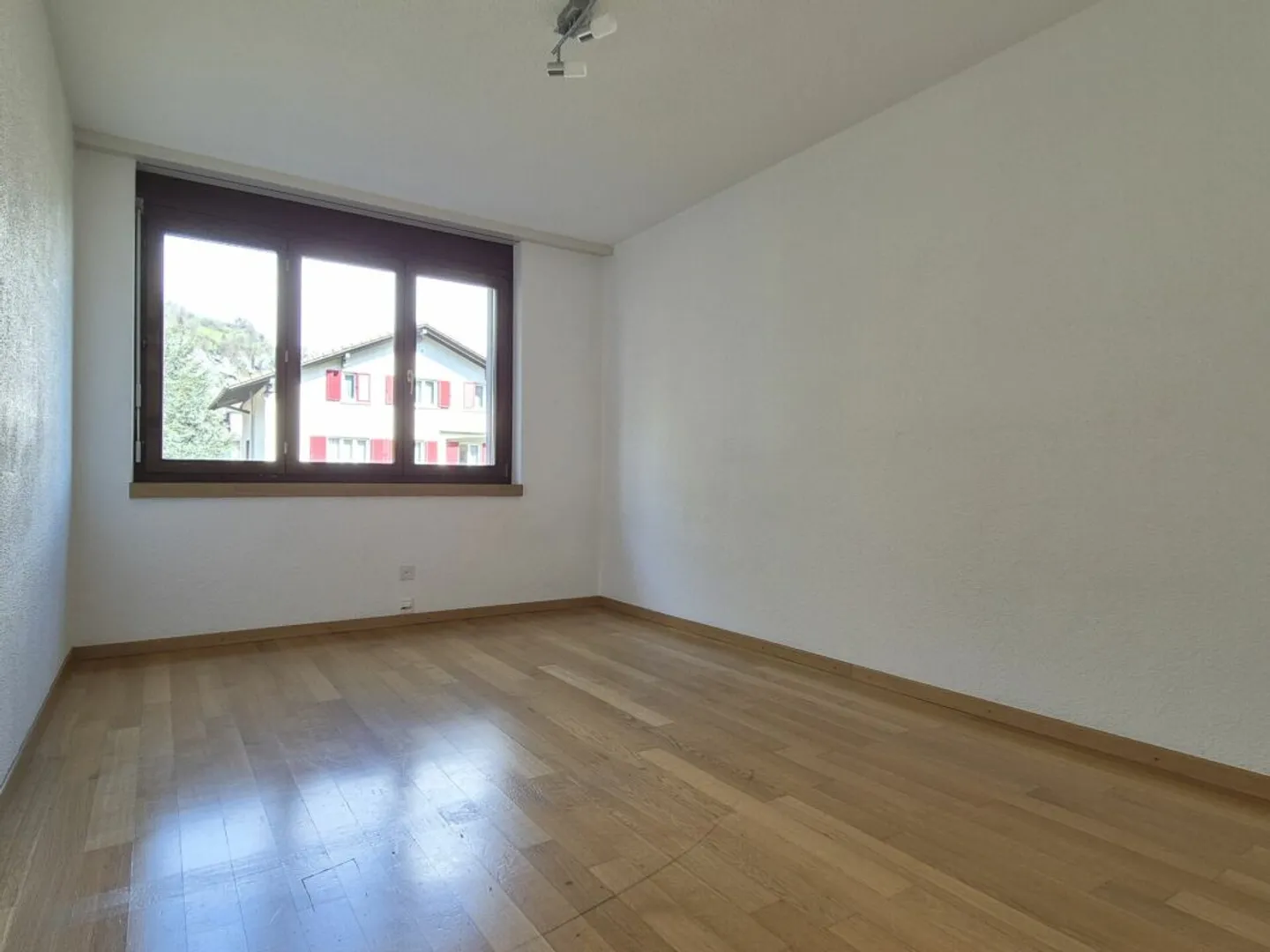 Cozy Apartment with Mountain View - Photo 5 of 11