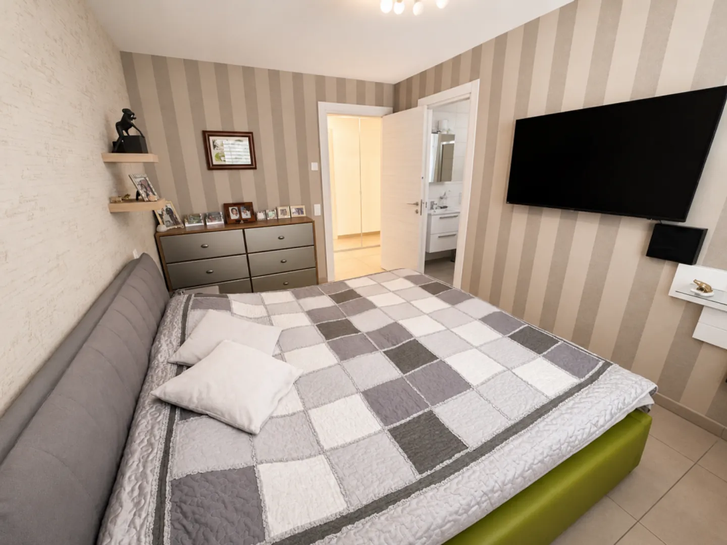 Attractive 4.5-room garden apartment in Manno - spacious living comfort with private garden - Photo 11 of 13