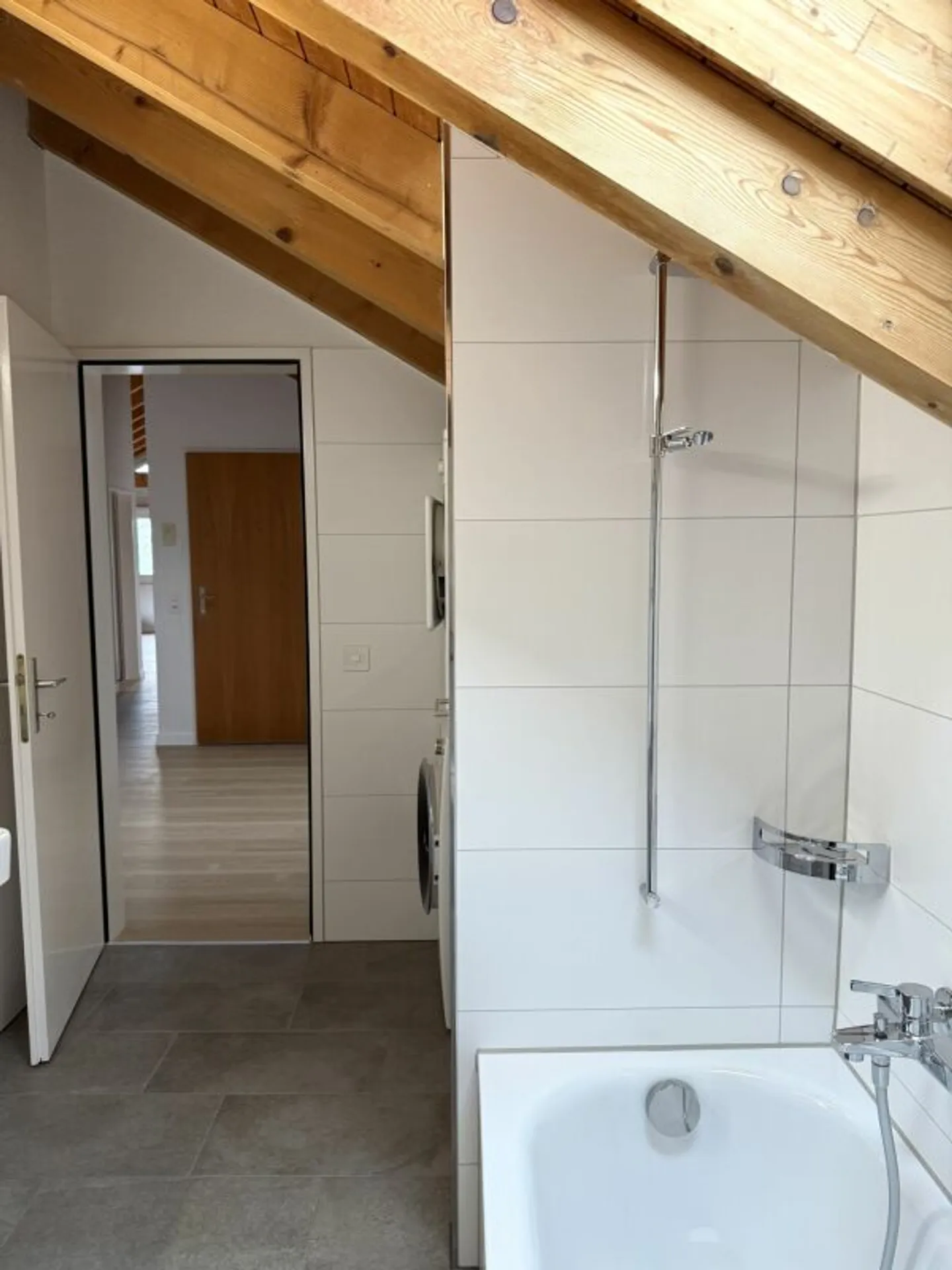 Spacious and bright penthouse apartment with two sunny balconies - First occupancy after loving overall renovation - Photo 11 of 13