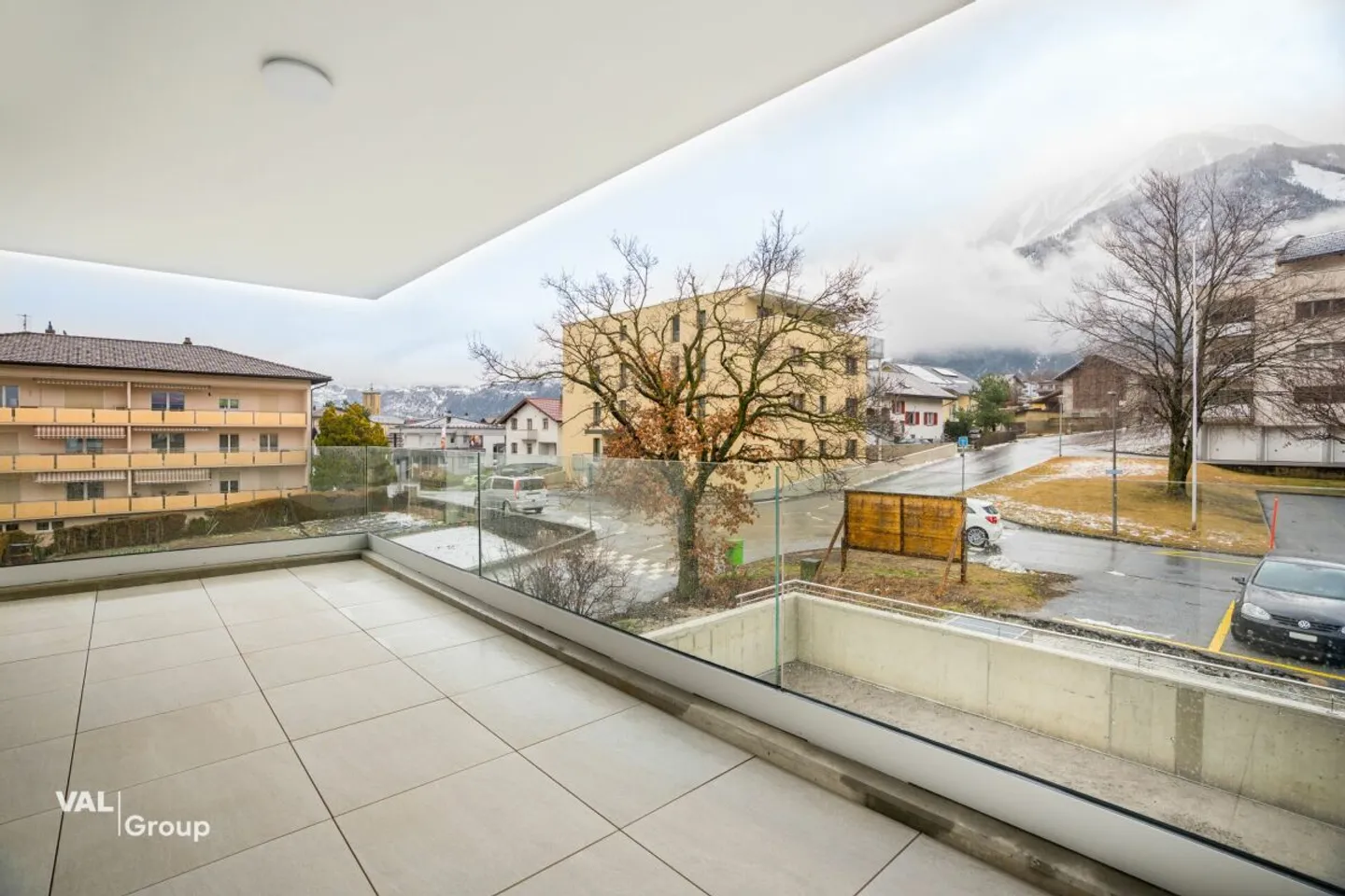 Moderno appartamento di 4,5 stanze a Susten - soleggiato, di alta qualità e con balcone - Foto 12 di 13