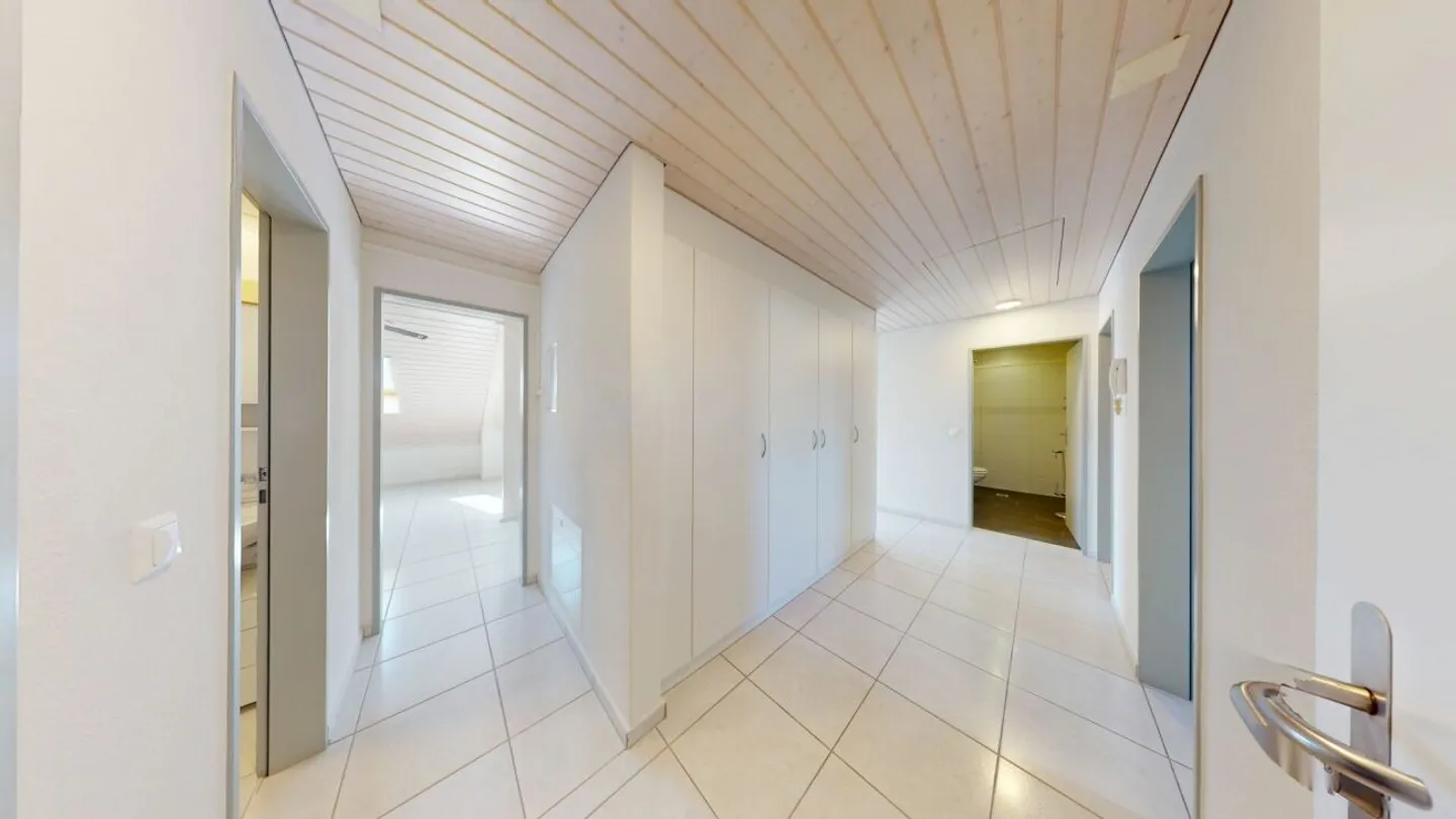 Spacious Maisonette with Balcony - Photo 8 of 10
