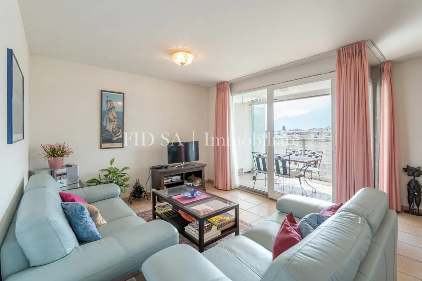 LOCARNO - Apartment in the center with open view from the 7th floor - Photo 3 of 11