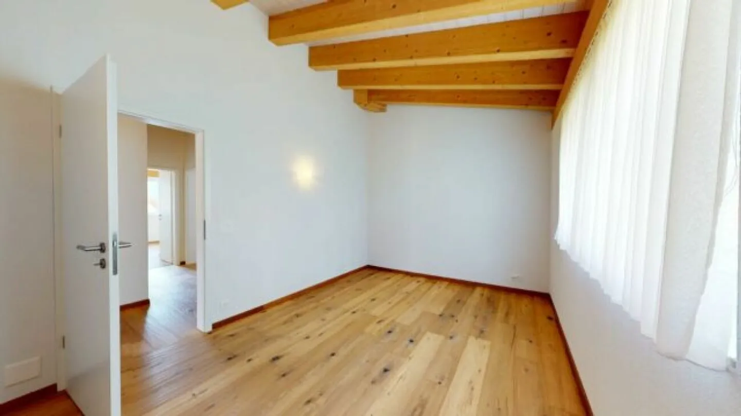 Appartamento mansardato spazioso come residenza principale - Foto 8 di 13