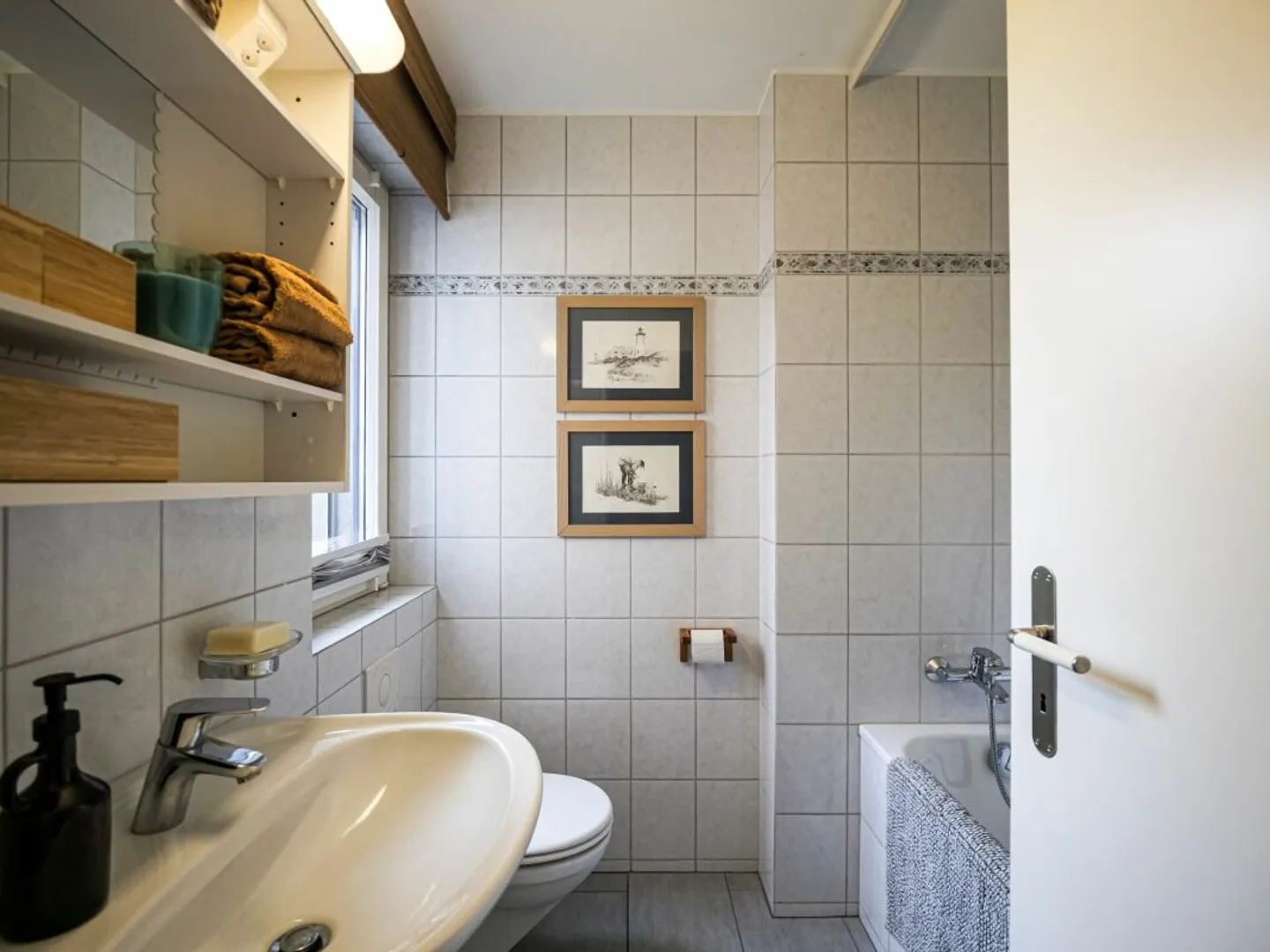 Your new home with garden, fireplace, and plenty of living quality - Photo 8 of 9