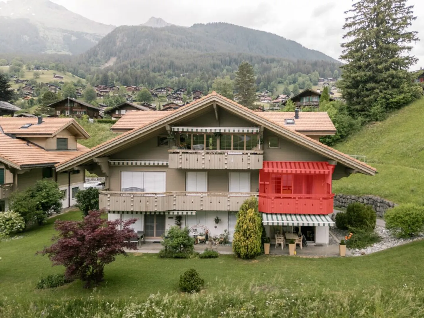Appartamento affascinante 2.5 camere nella costruzione Eiger - Foto 2 di 13