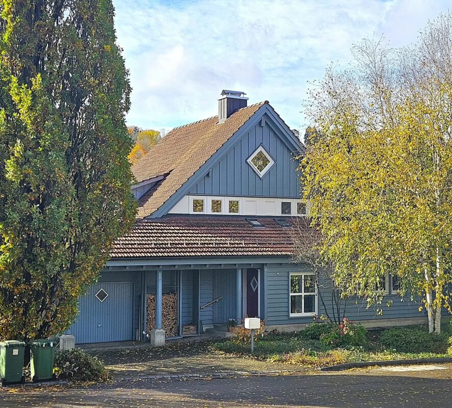 Maison individuelle spacieuse et bien entretenue de 8,5 pièces à vendre à la périphérie sud du vieux centre du village d'Elgg - Photo 1 sur 13