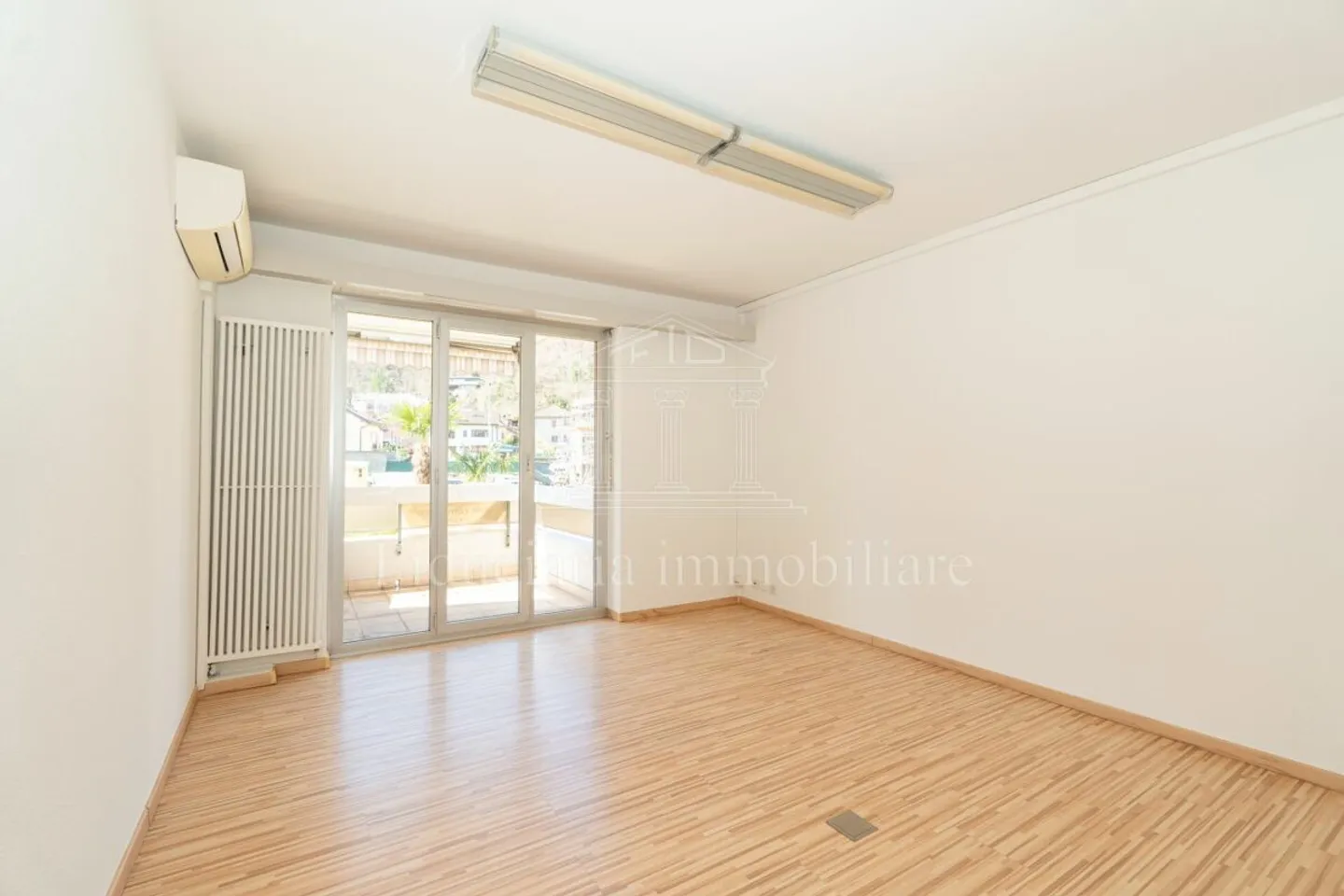 Spazio commerciale versatile a Losone - Foto 7 di 8