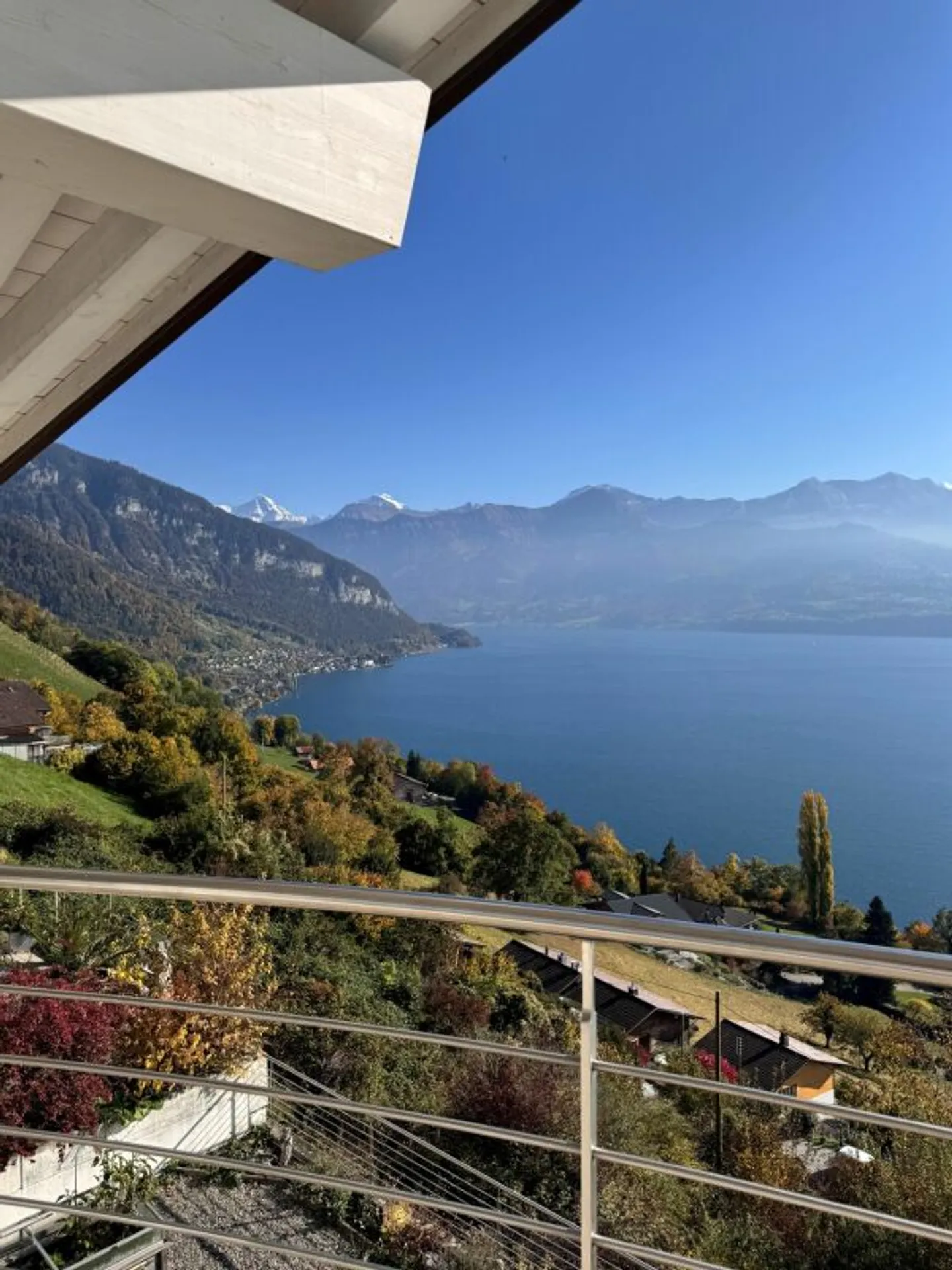 Attico sul lato soleggiato del lago di Thun - Foto 3 di 9