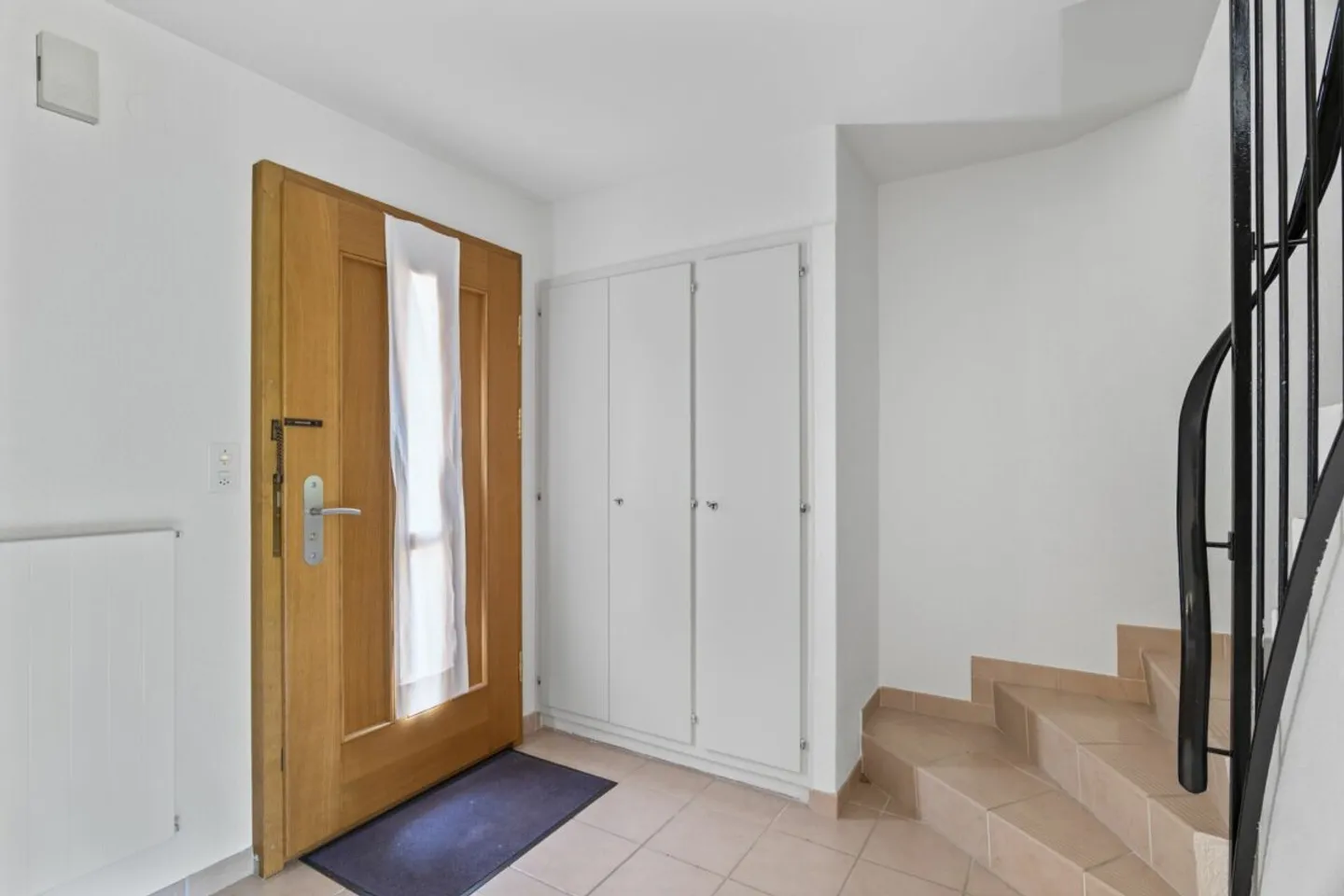Terraced House Seeks Family - Photo 2 of 11