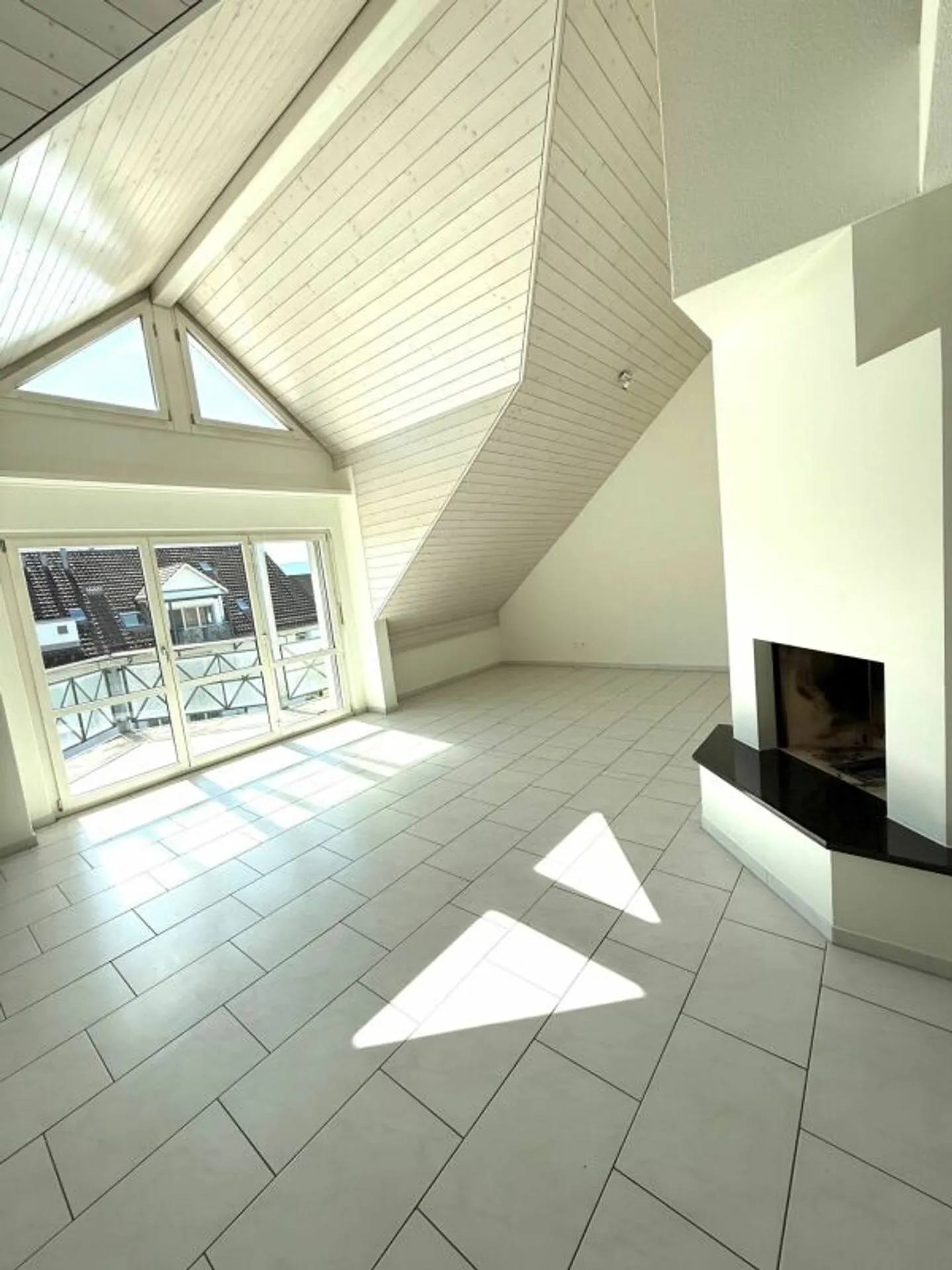 Appartamento duplex di 4,5 stanze in una posizione tranquilla e centrale - Foto 2 di 13