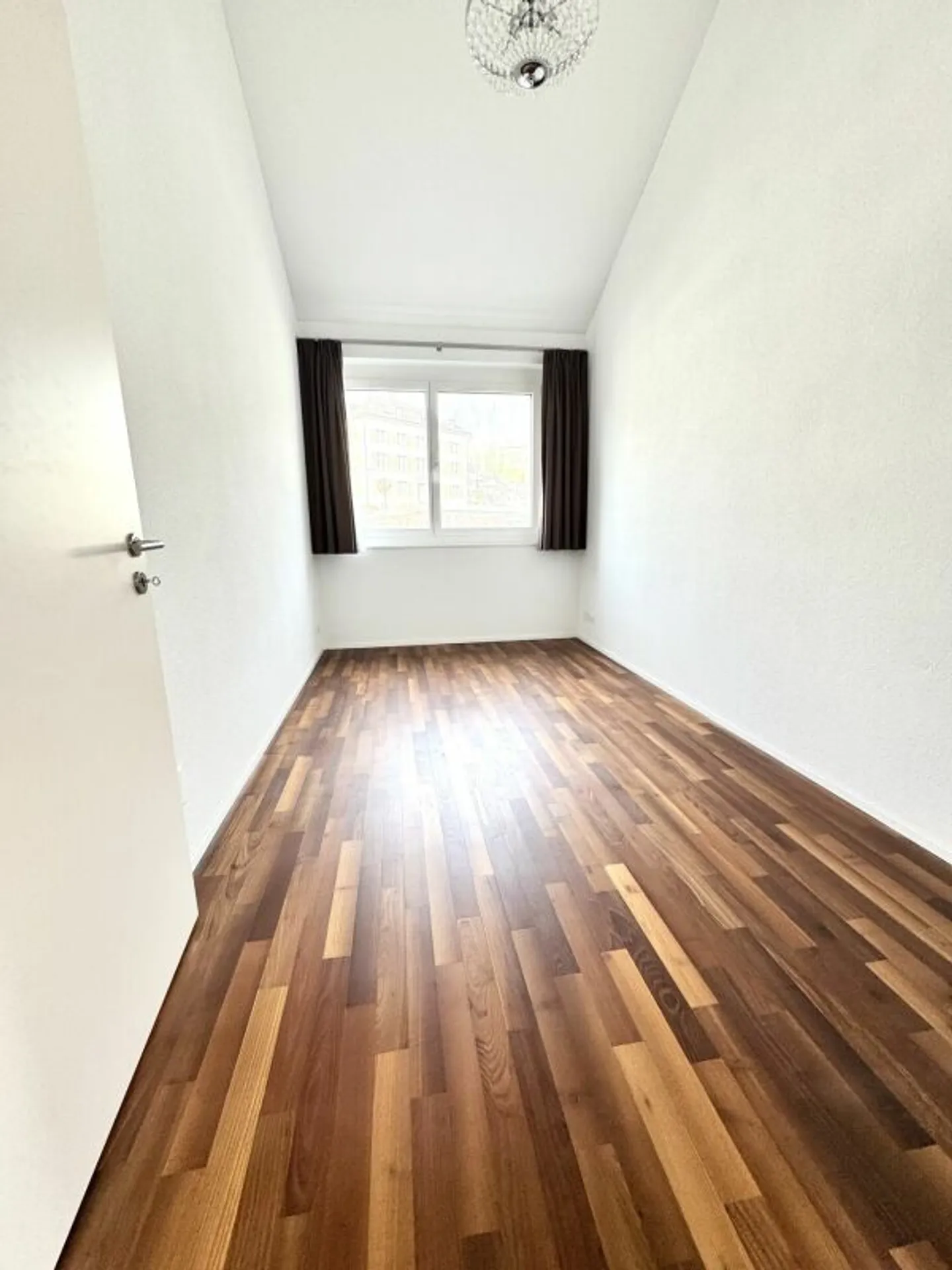 Appartement sous les combles de 4,5 pièces à Tuggen - Photo 7 sur 11