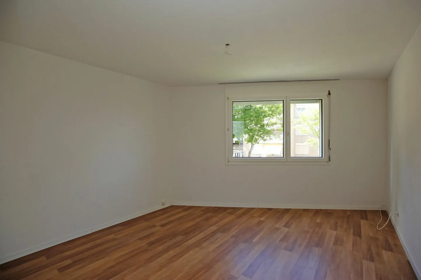 Ruhiges Wohnen neben dem Zentrum von  Urtenen-Schönbühl  4.5-Zimmer-Erdgeschosswohnung - Foto 4 di 10