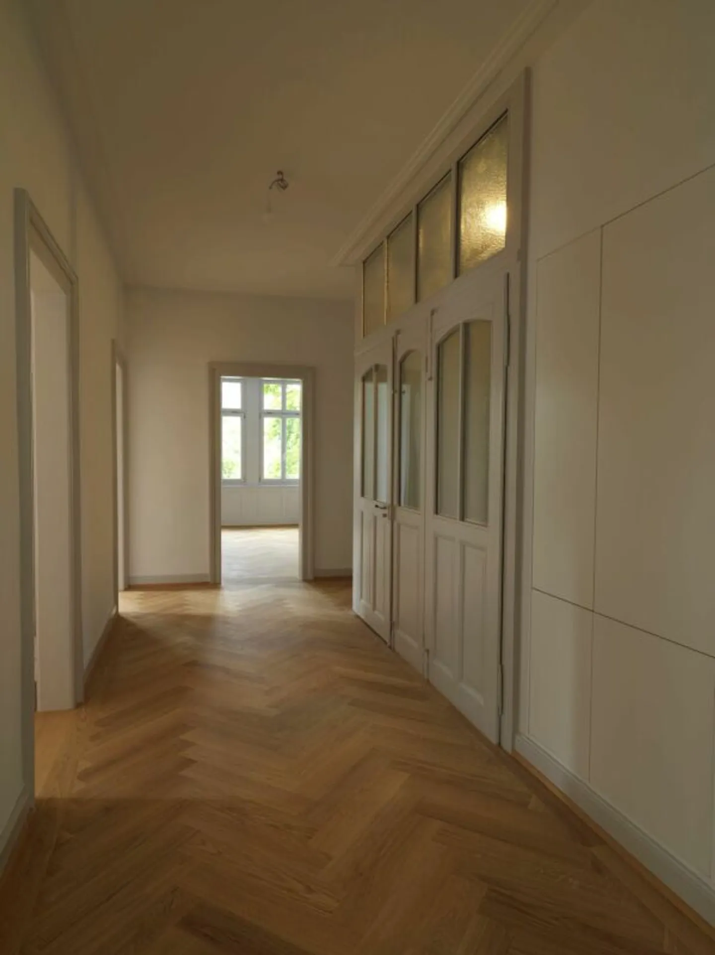 Esclusivo appartamento con giardino di 4 1/2 locali con comfort moderno in Rütimeyerplatz - Foto 5 di 9