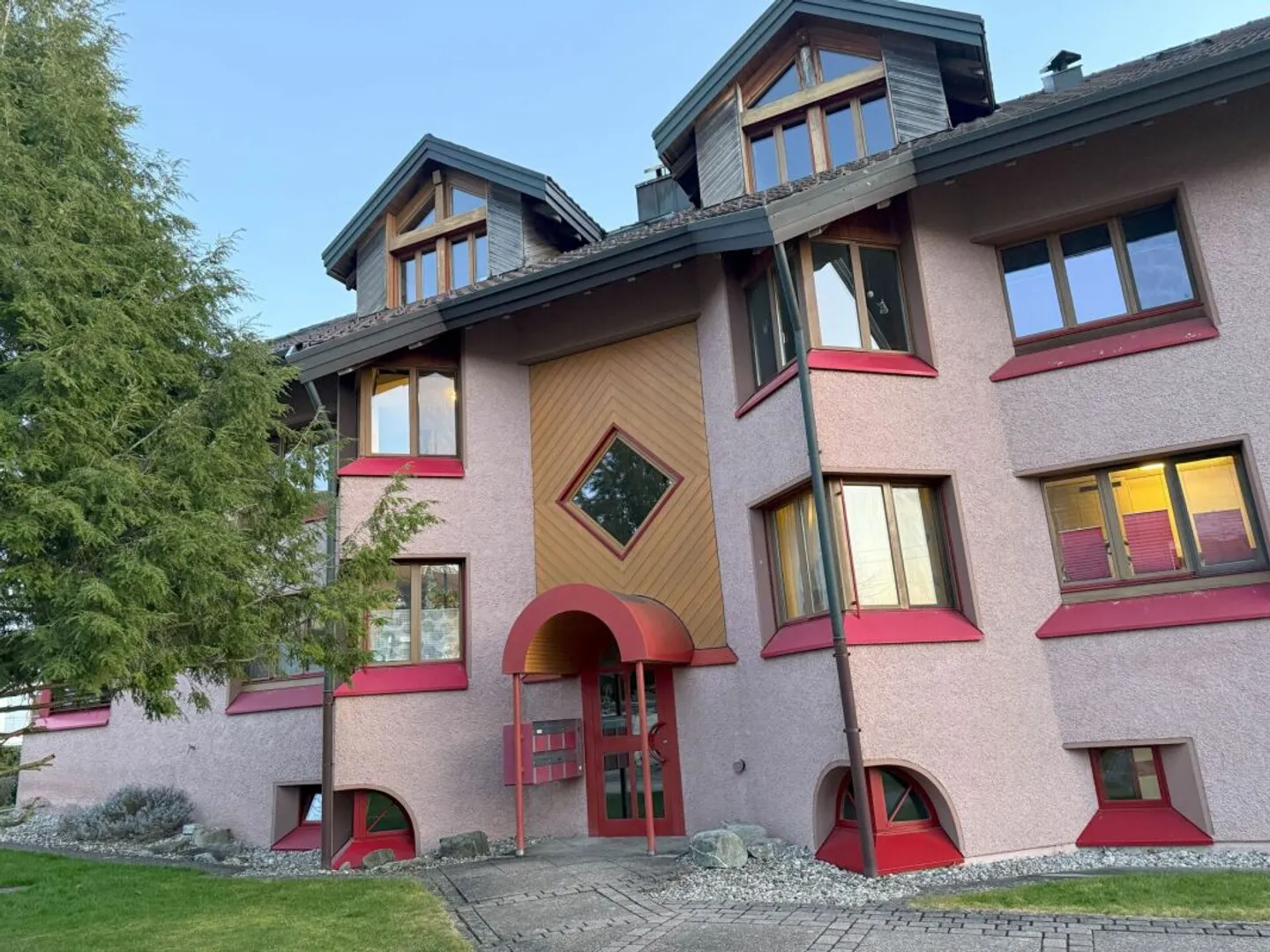 Attikawohnung mit grosszügigem und gemütlichem Innenausbau - Photo 1 of 13