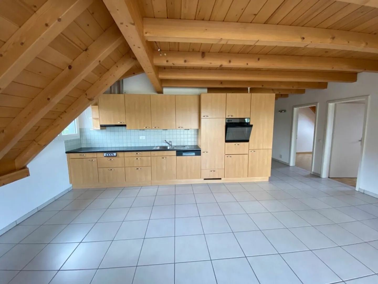 Luminoso appartamento familiare di 4,5 locali in affitto nel centro di Kerzers - Foto 4 di 5