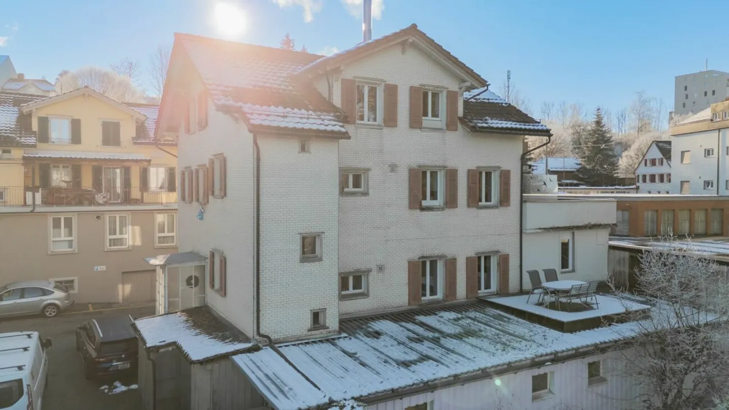 Paquet de maisons multifamiliales avec potentiel de rénovation dans un emplacement central en ville - Photo 3 sur 10