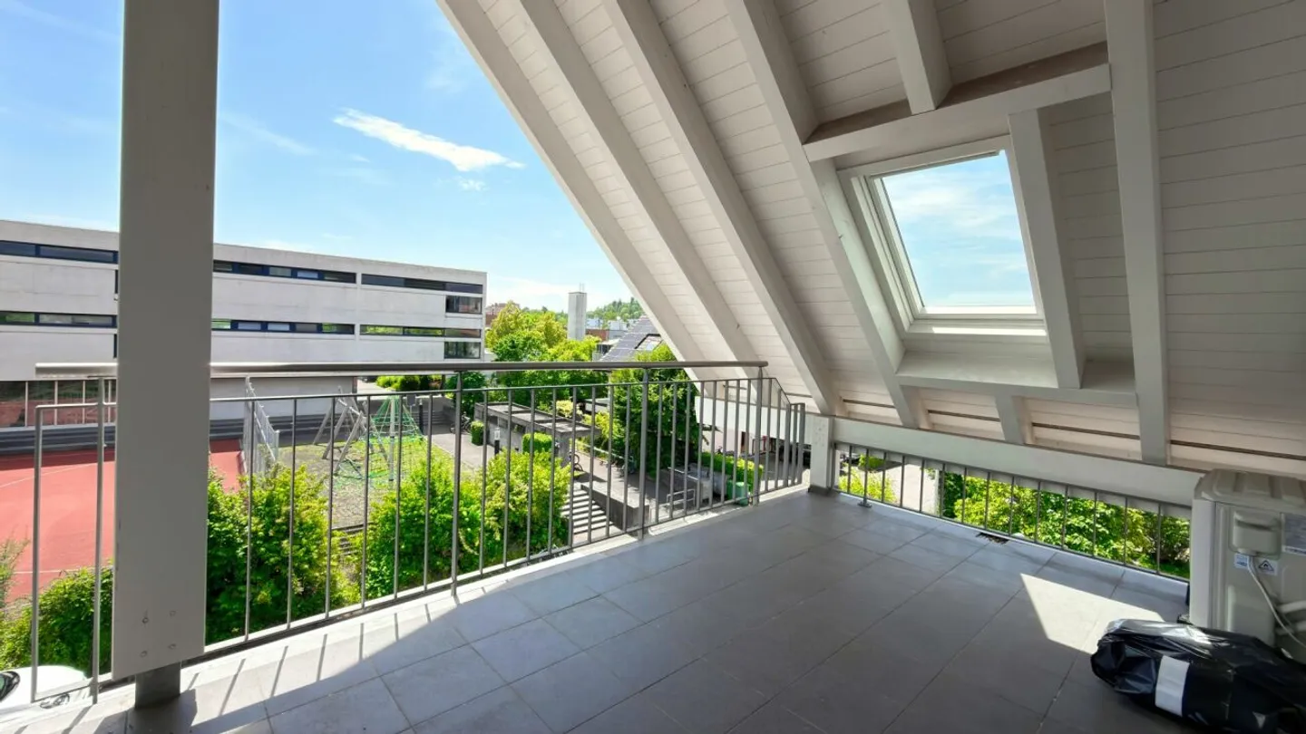 Appartamento attico moderno e luminoso con aria condizionata e impianto solare - Foto 2 di 11