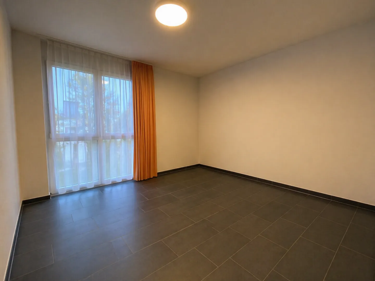 Appartamento giardino moderno, luminoso e attraente di 4,5 stanze a Niederrohrdorf AG - Foto 6 di 11