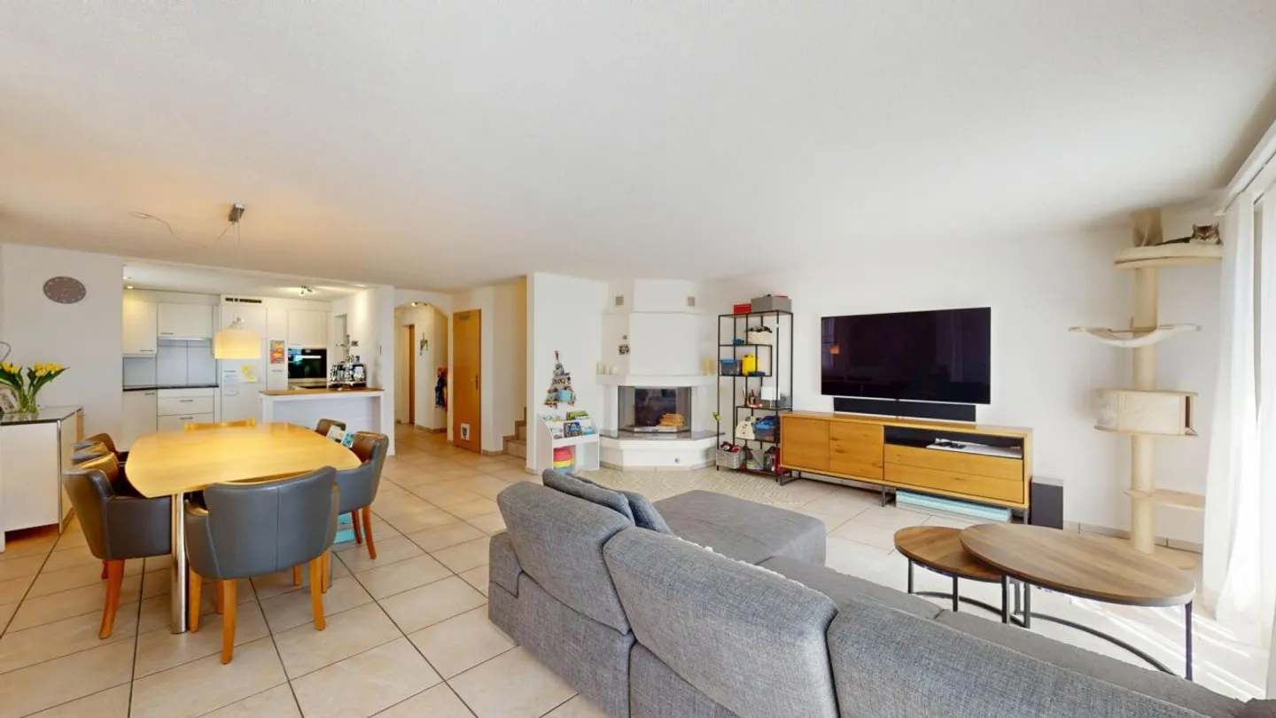 Family-Friendly Duplex with Garden - Photo 9 of 13