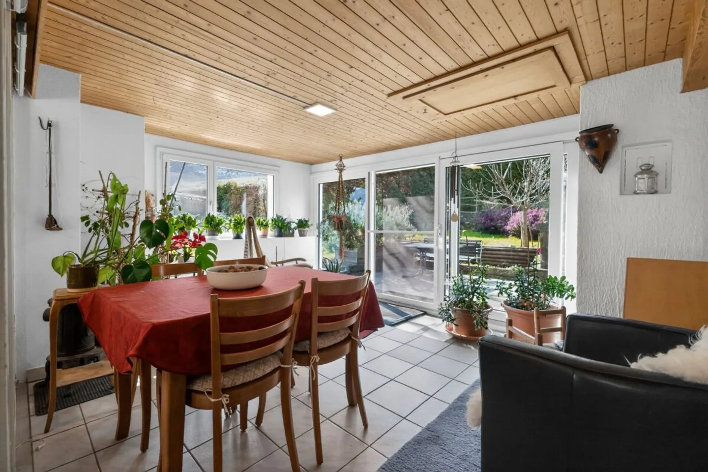 Einfamilienhaus mit Einliegerwohnung an idyllischer Lage mit herrlicher Aussicht - Foto 6 von 12