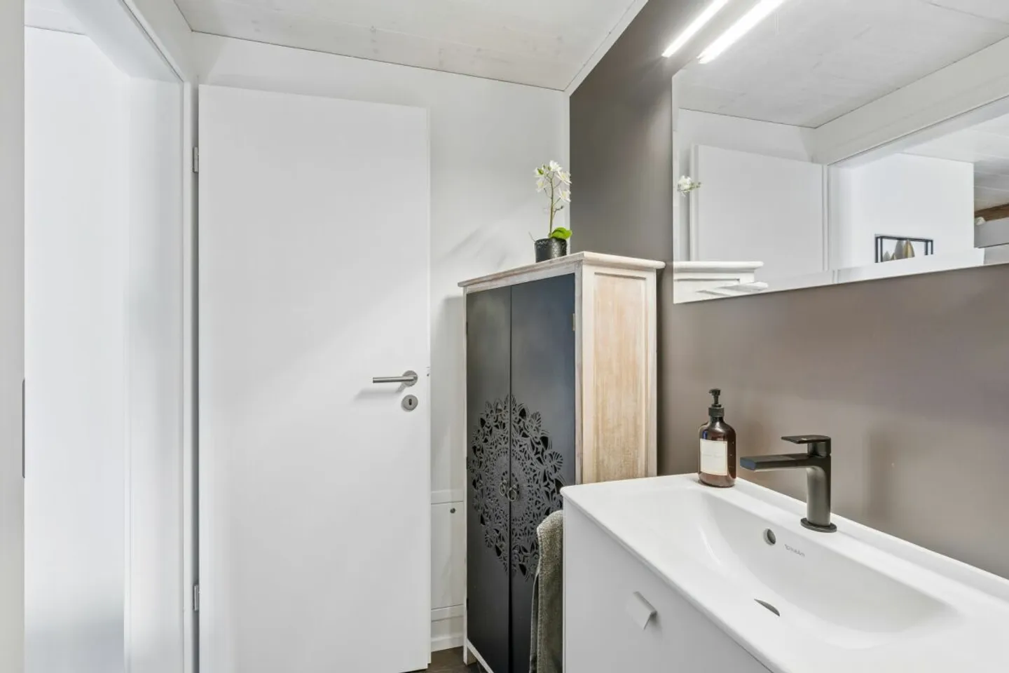 Wohnen mit Geschichte - Atemberaubender 5.5 Zimmer-Hausteil mit grossem Garten - Foto 12 di 13