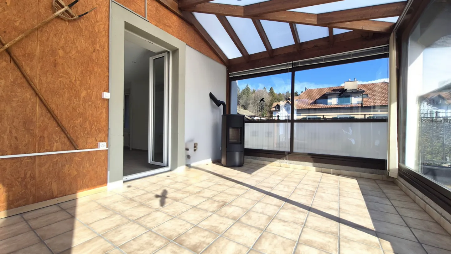 Appartement rénové avec terrasse - Photo 10 sur 13