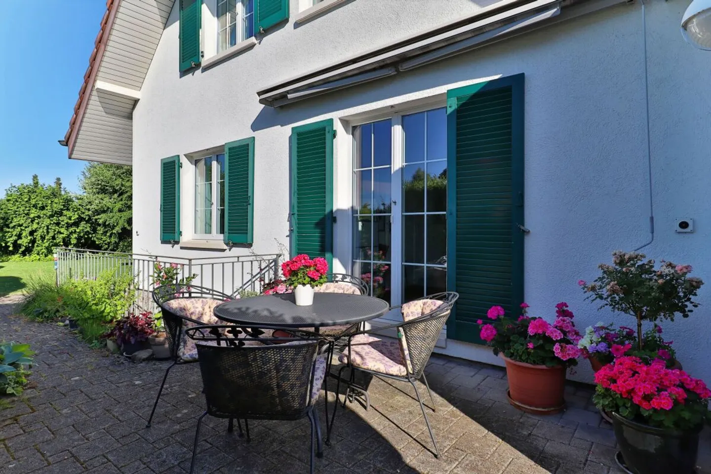 Charming Country House with Garden - Photo 2 of 13