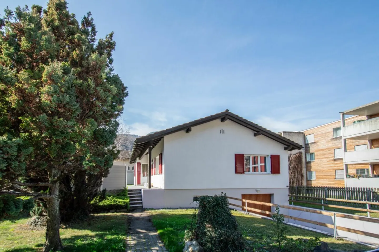 Casa unifamiliare ben tenuta con area esterna - Foto 1 di 13
