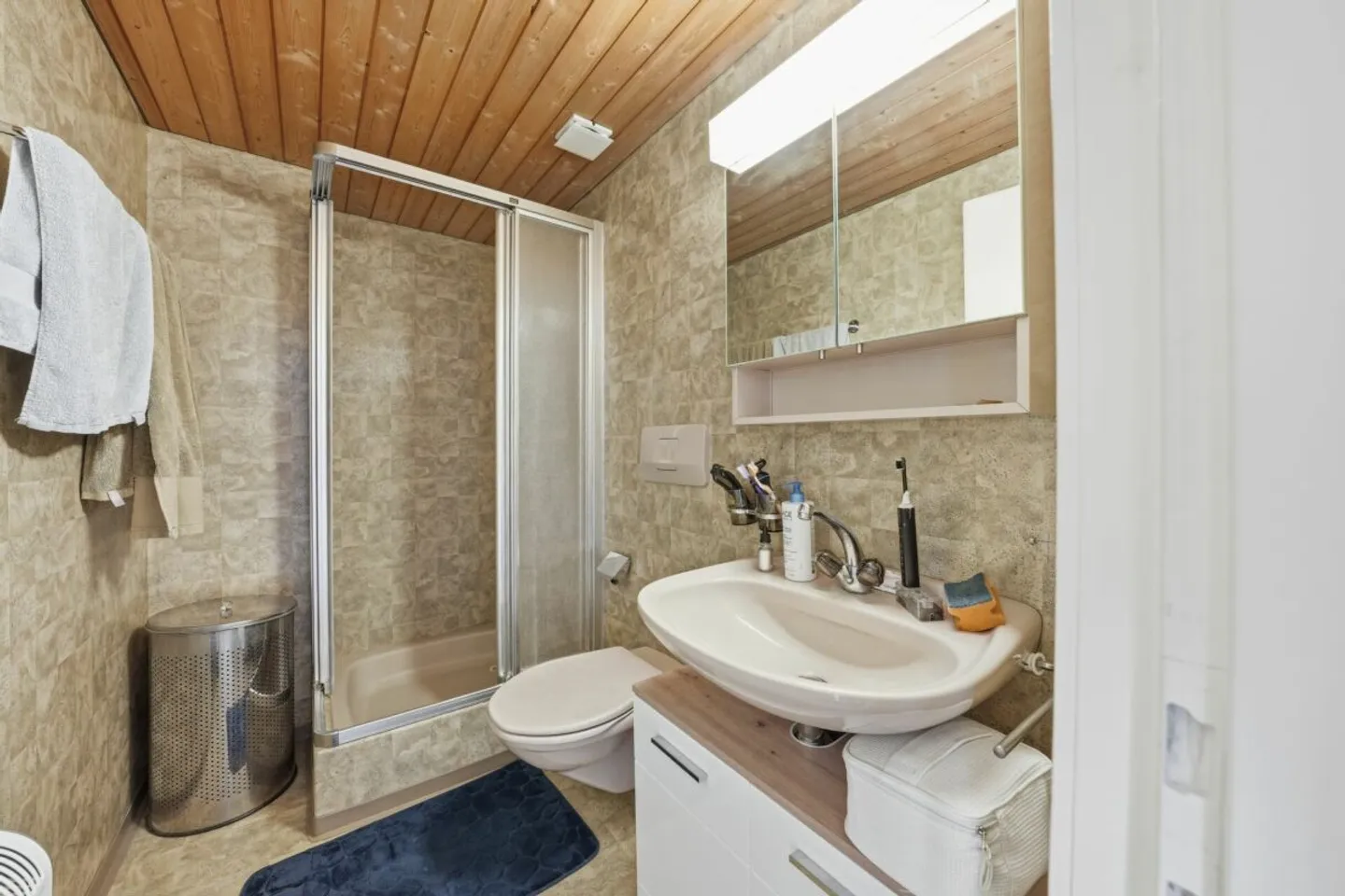 Commercial & Residential combined - ideal capital investment or owner-occupation - Photo 11 of 13