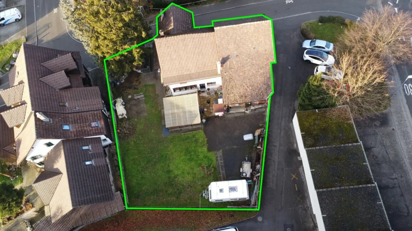 Multi-family house with potential: Your investment in the future! - Photo 2 of 6