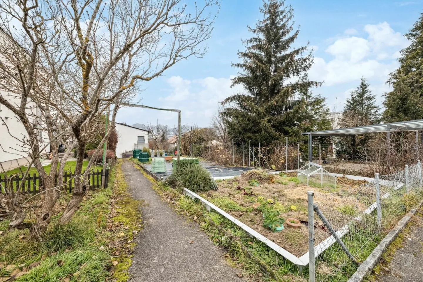 Charmante maison de ville 4 1/2 pièces avec salle de loisirs, jardin potager et garage - Photo 12 sur 13