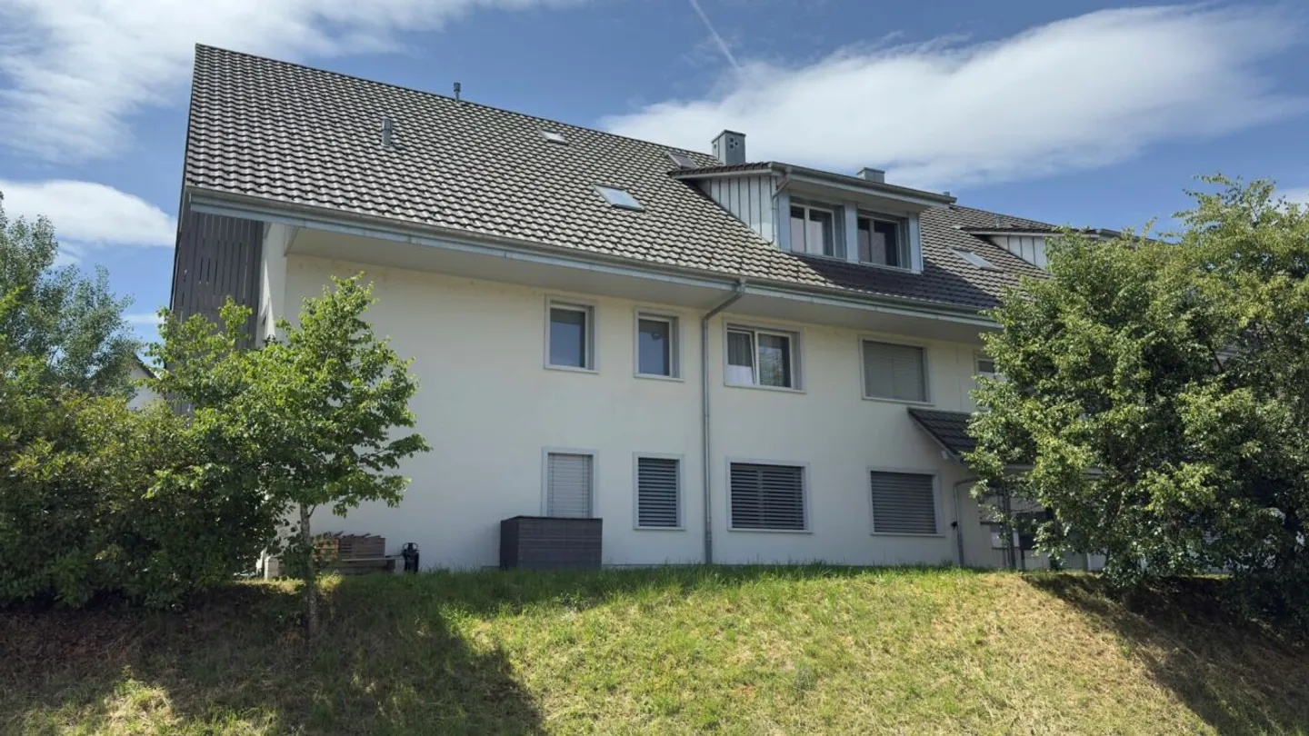 Appartement en duplex moderne de 4,5 pièces avec galerie, deux salles de bains et balcon ensoleillé - Photo 11 sur 11