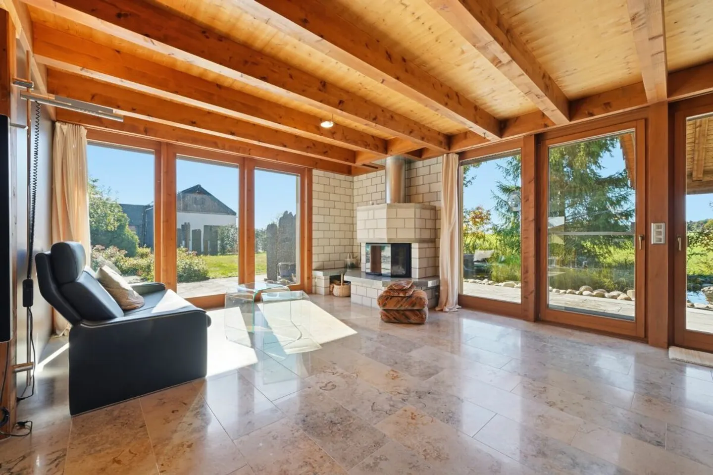 Spacious Semi-Detached House with Open Living Concept - Photo 4 of 13