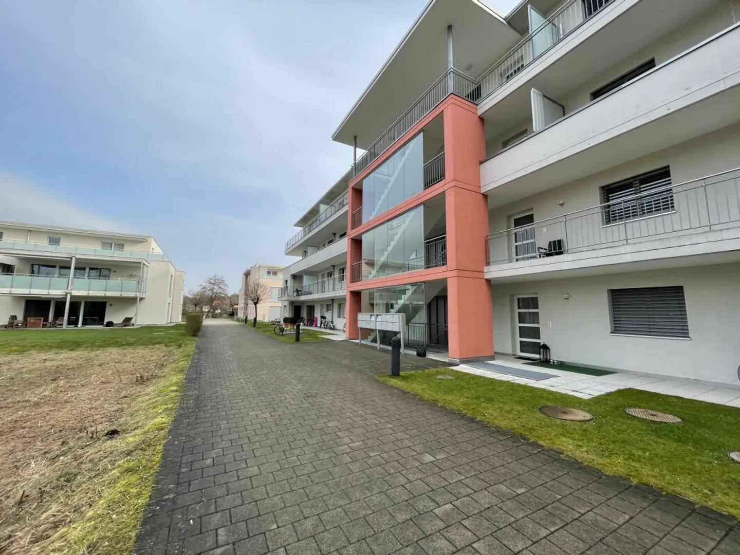 Moderno appartamento di 4,5 stanze con terrazza e ascensore a Luterbach - Foto 3 di 13