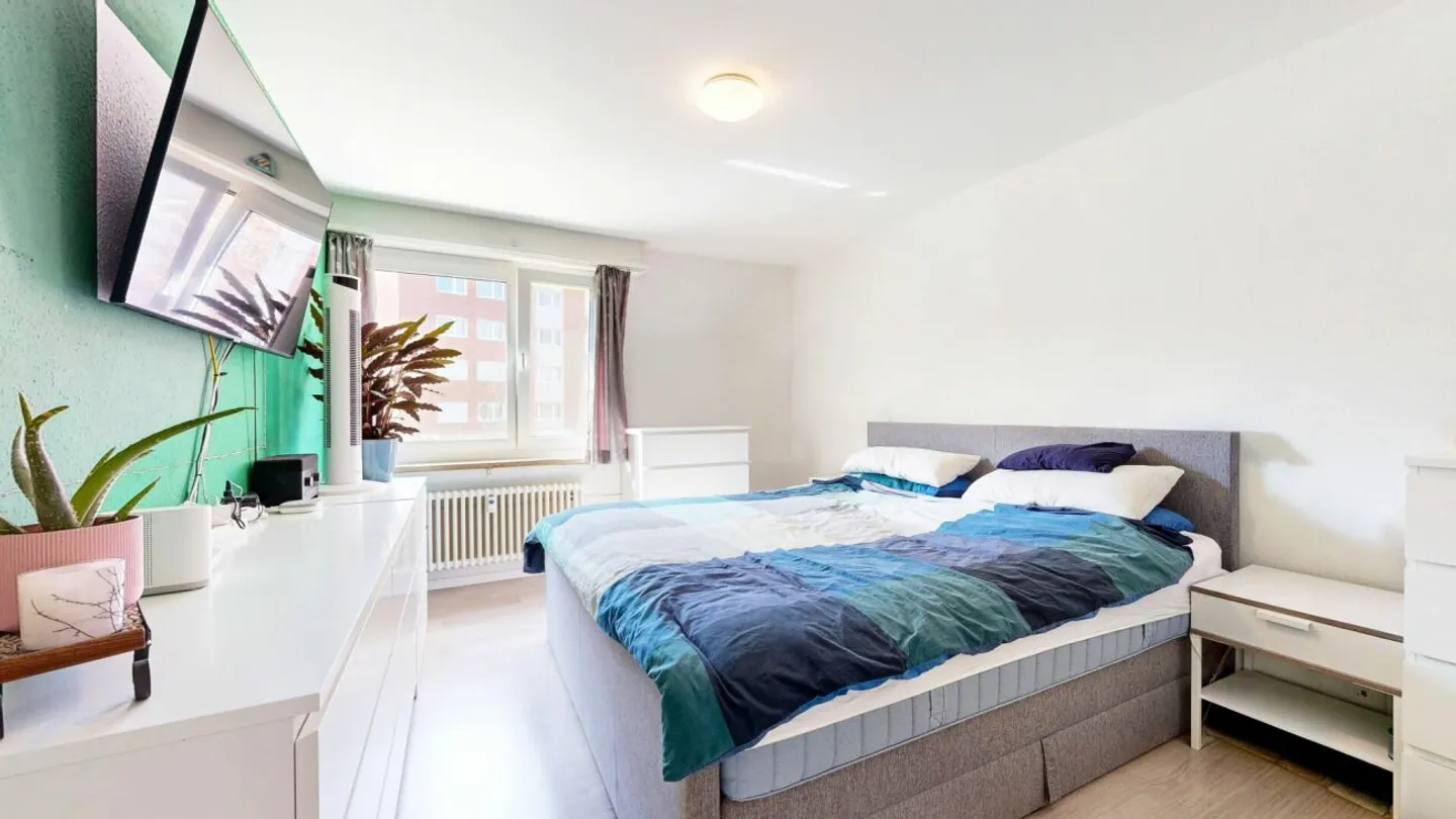 Appartement bien entretenu avec balcon, cave, grenier et place de parking - Photo 11 sur 13