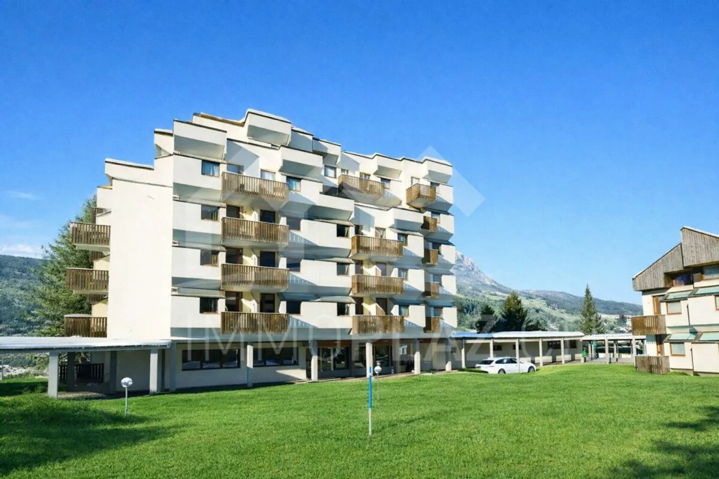 Affordable holiday apartment in a central and quiet location in Savognin - Photo 1 of 8