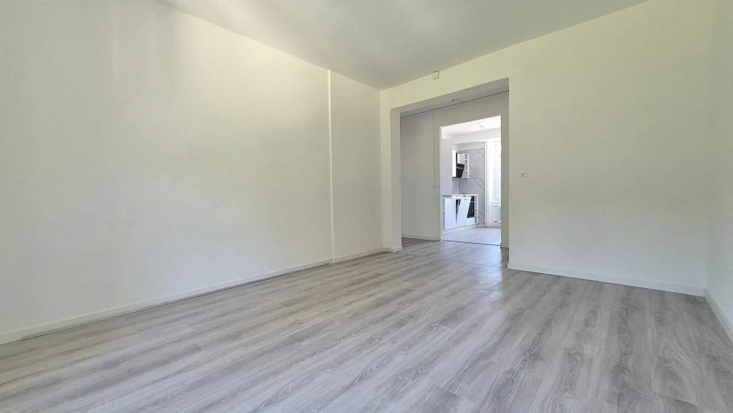 Wunderschöne 3-Zimmer-Wohnung vollständig renoviert mit Balkon - Le Locle - Foto 5 von 13