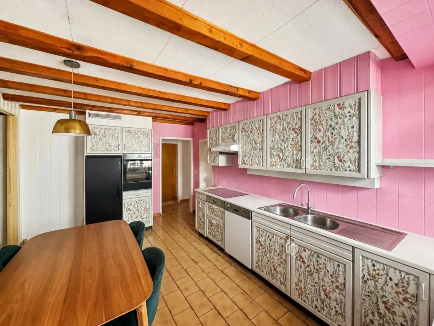TOWNHOUSE WITH 2 APARTMENTS - Photo 4 of 13