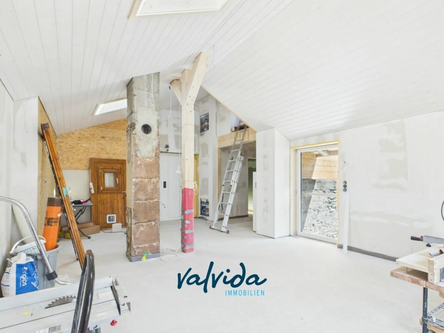 Extraordinary Single-Family House in Getwing under Renovation - Photo 4 of 11