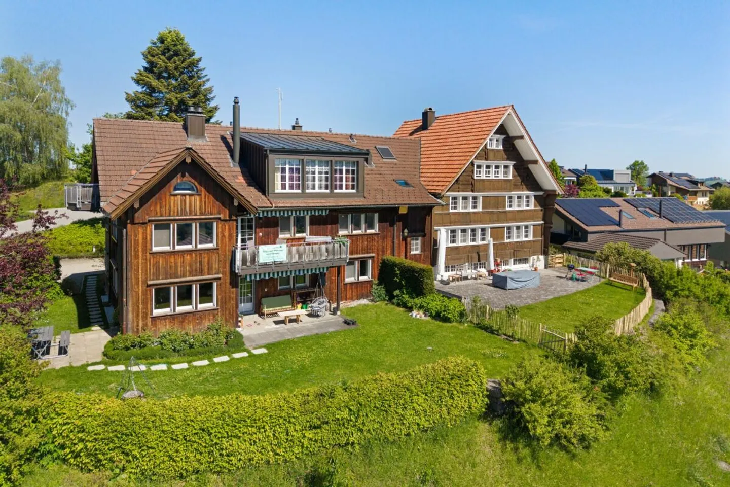 Like-new renovated and modern apartment in the green with great views - Photo 1 of 13