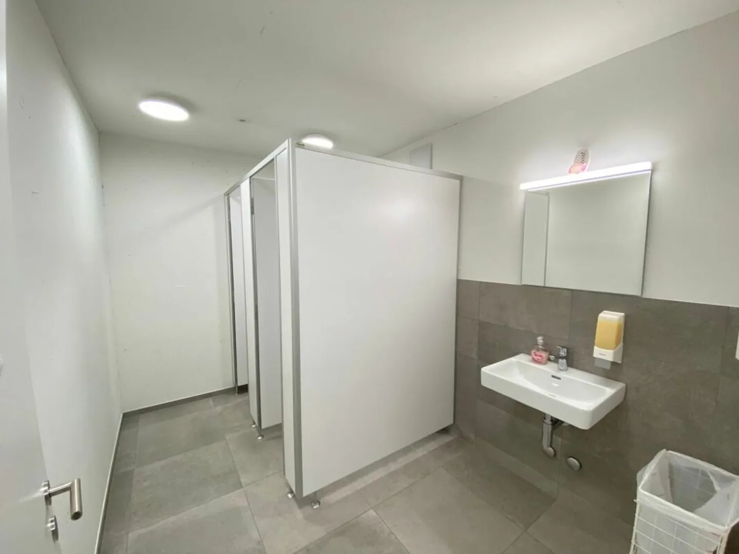 Attractive office space with archive - modern and flooded with light - Photo 5 of 9