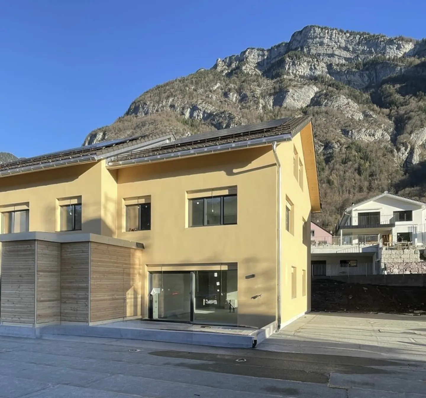 Modernes Doppelhaus in sonniger Lage - Foto 1 von 6