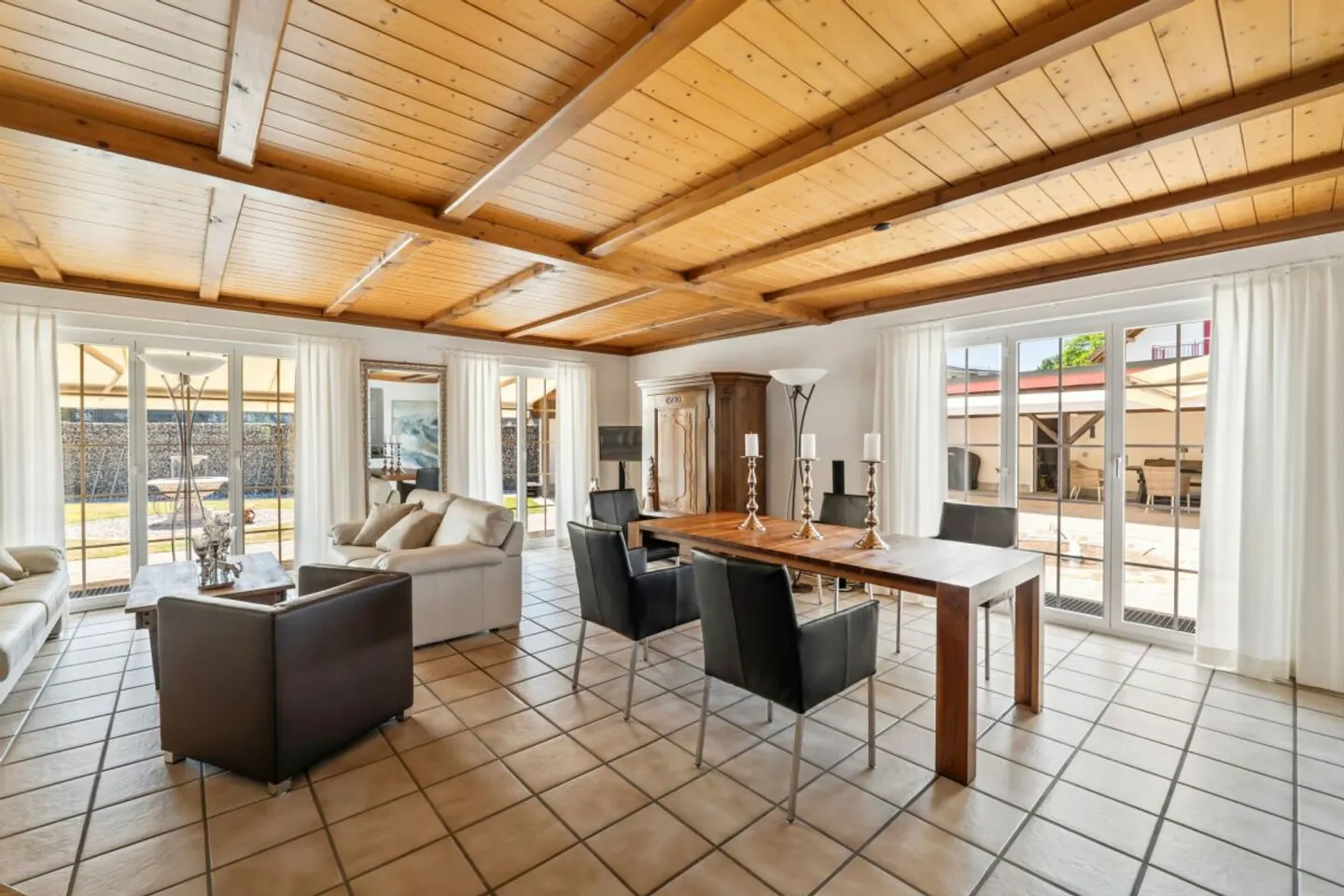 Casa unifamiliare di 6 camere ben tenuta in una posizione tranquilla e soleggiata a Rothrist - Foto 4 di 13