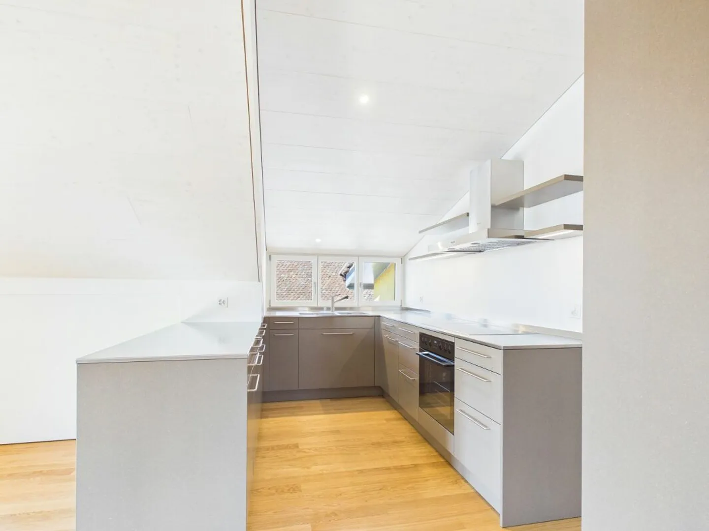 Première occupation : appartement en attique de 2,5 pièces à Rodersdorf - Photo 5 sur 13