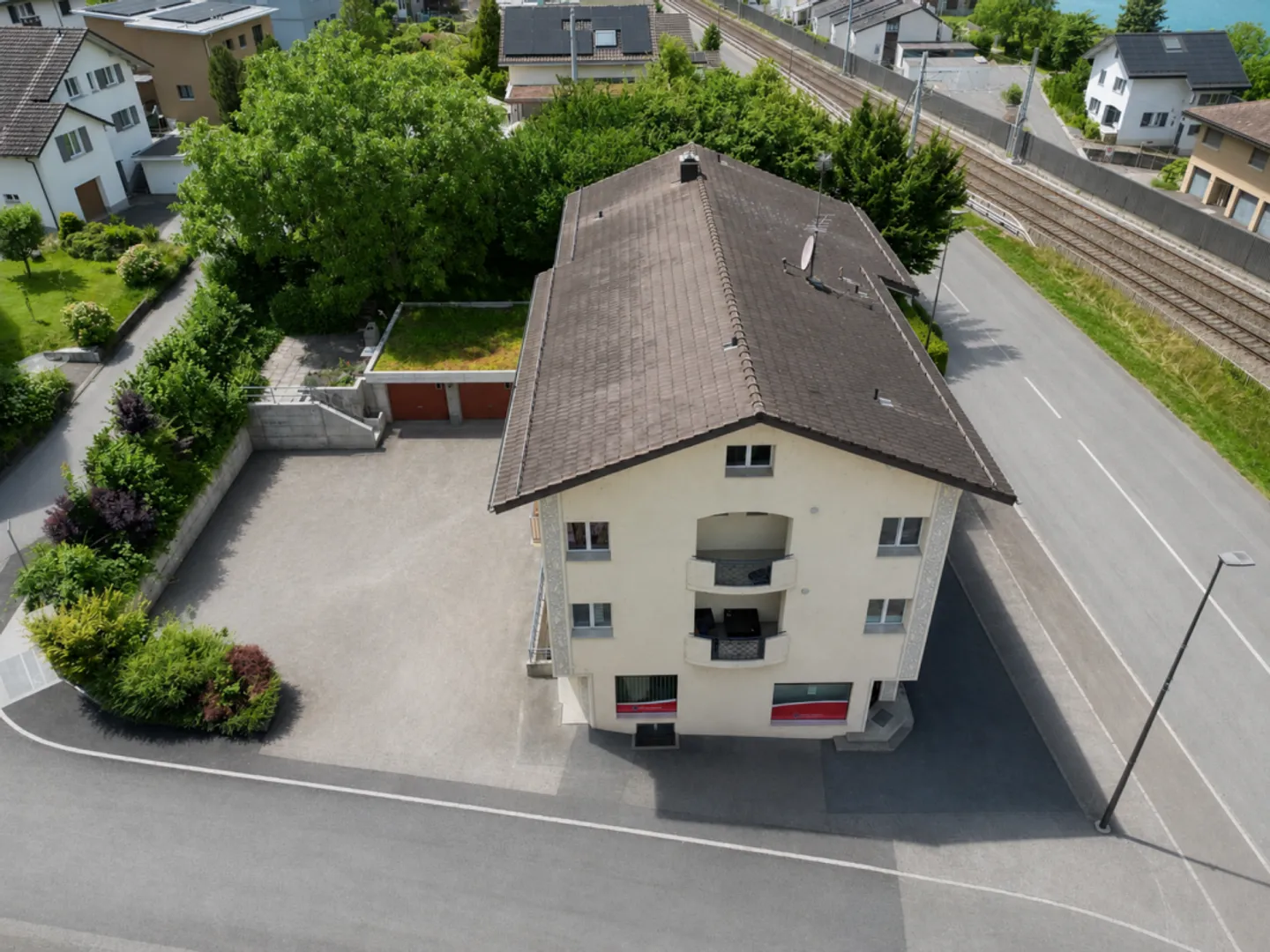 Casa plurifamiliare con 4 unità abitative e un locale commerciale a Unterterzen SG - Foto 4 di 13