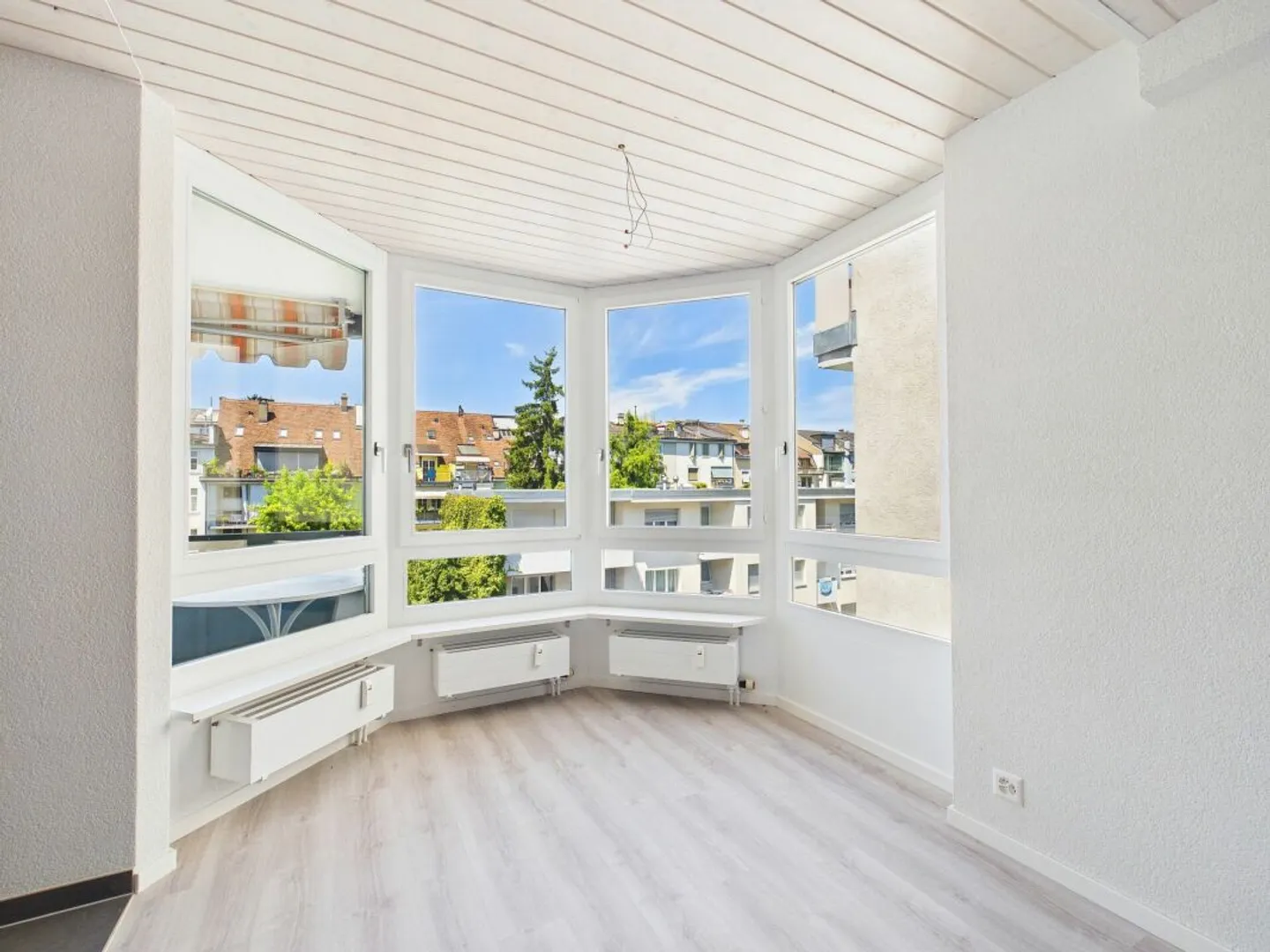 Bright 4.5-room apartment with a view &amp; shared garden - Photo 1 of 13