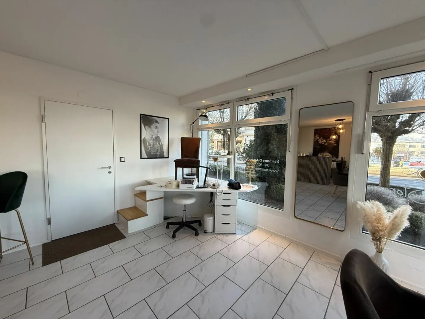 Commercial space for beauty studio, practice, massage/therapy, workshop or office - Photo 5 of 8