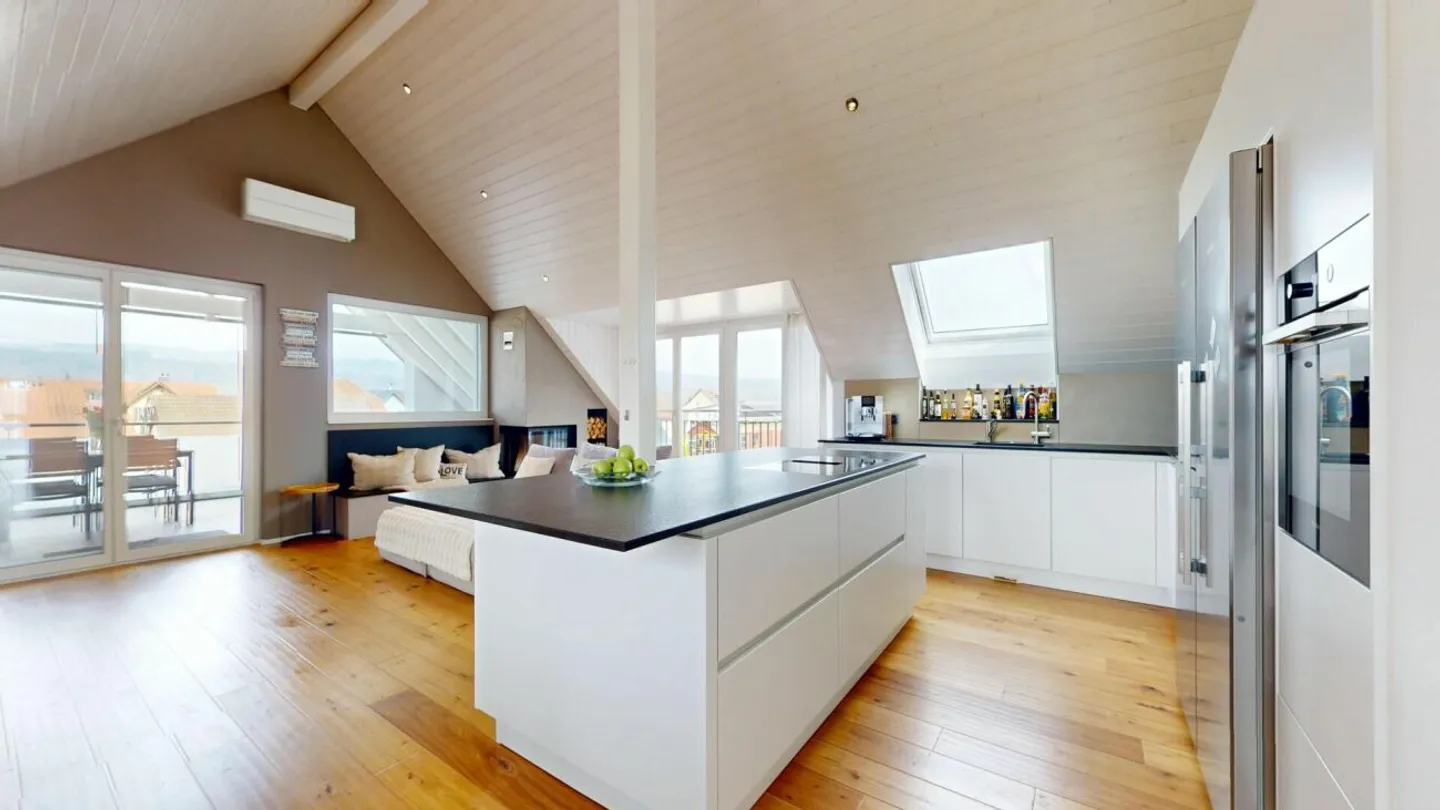 Appartamento duplex di 5.5 locali come nuovo con camino e garage doppio - Foto 6 di 13