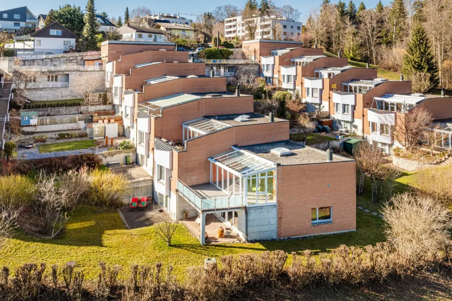 Vivre avec une vue - Maison de rangée de 7,5 pièces en bout de rangée directement adjacente à la zone agricole - Photo 6 sur 10